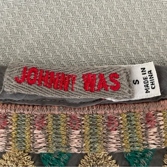 Johnny Was Floral Embroidered Gray Rayon Tie Neck Blouse Size Small - Picture 3 of 9